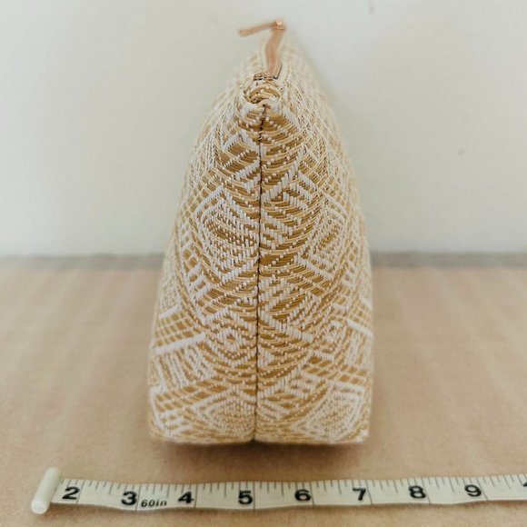 🌷New🌷Stephanie Johnson Laura Spacious Trapezoid Makeup Bag in White and Beige - Picture 7 of 9